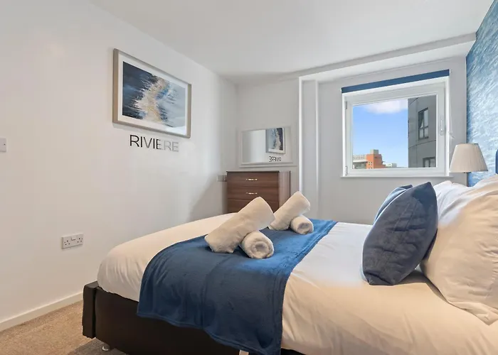 Spacious 2 Bedroom Apartment-City Centre - Free Parking- Sleeps 5