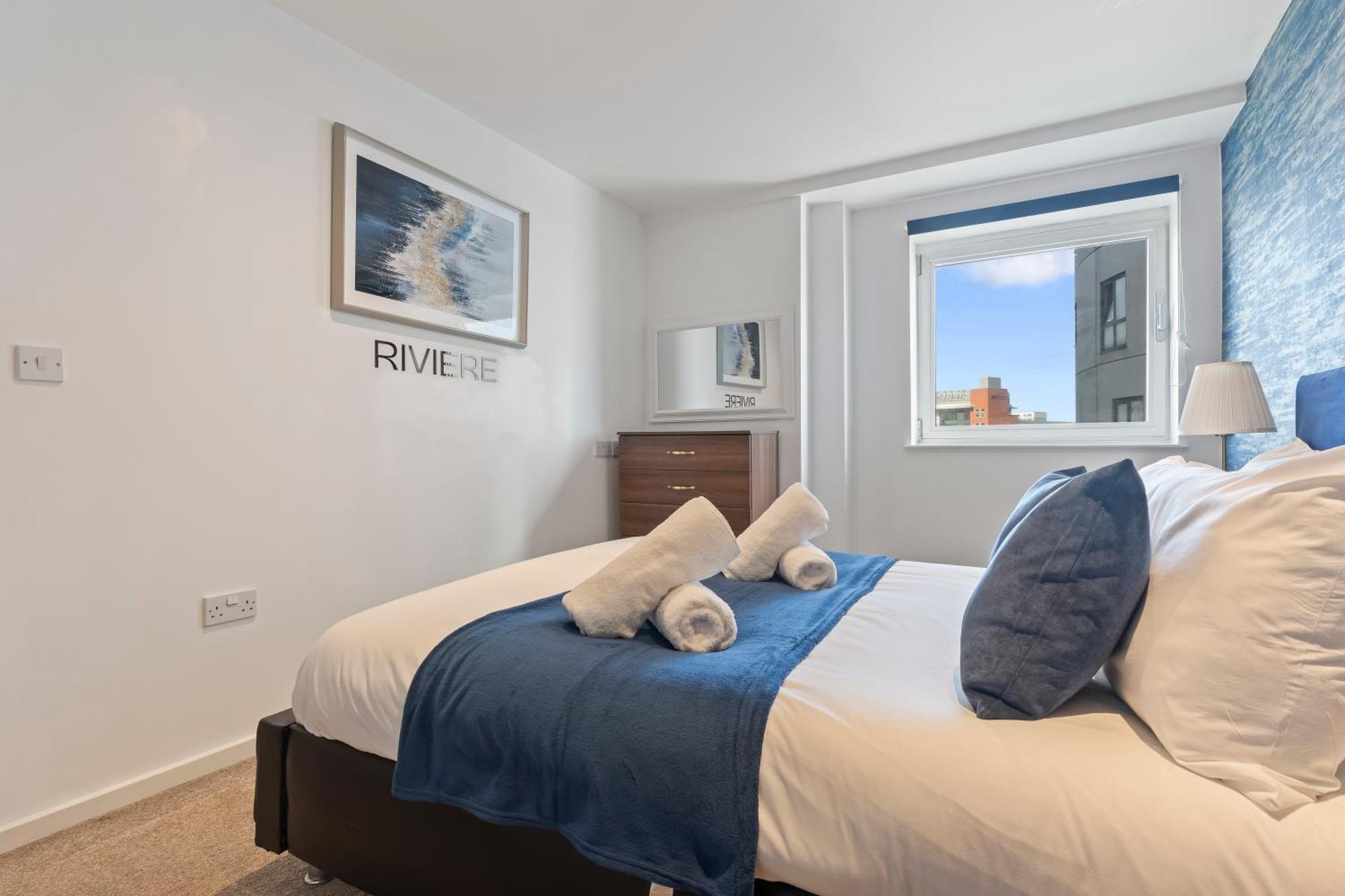 Spacious 2 Bedroom Apartment-city Centre - Free Parking- Sleeps 5 Apartment