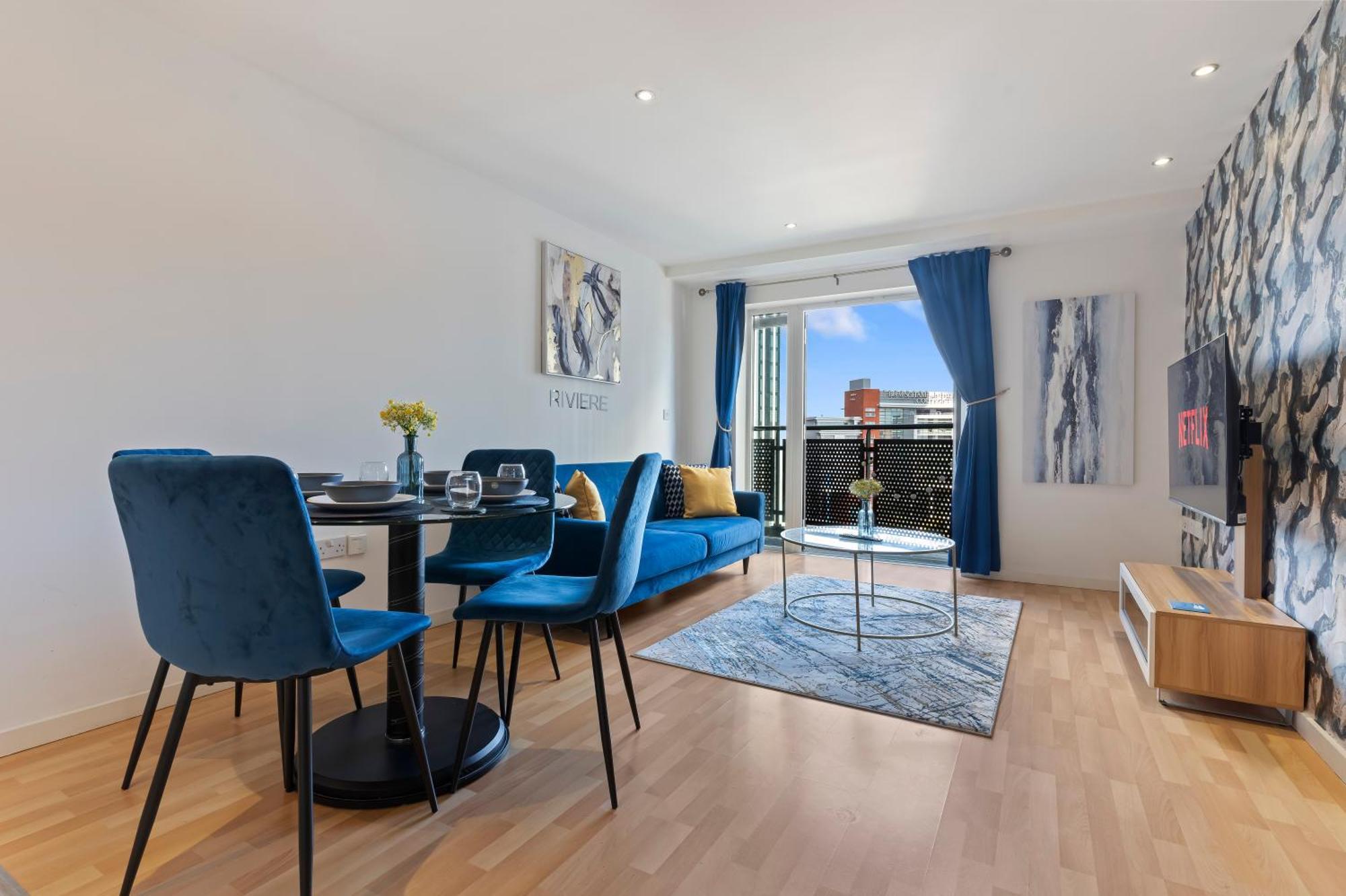 Apartment Spacious 2 Bedroom Apartment-city Centre - Free Parking- Sleeps 5