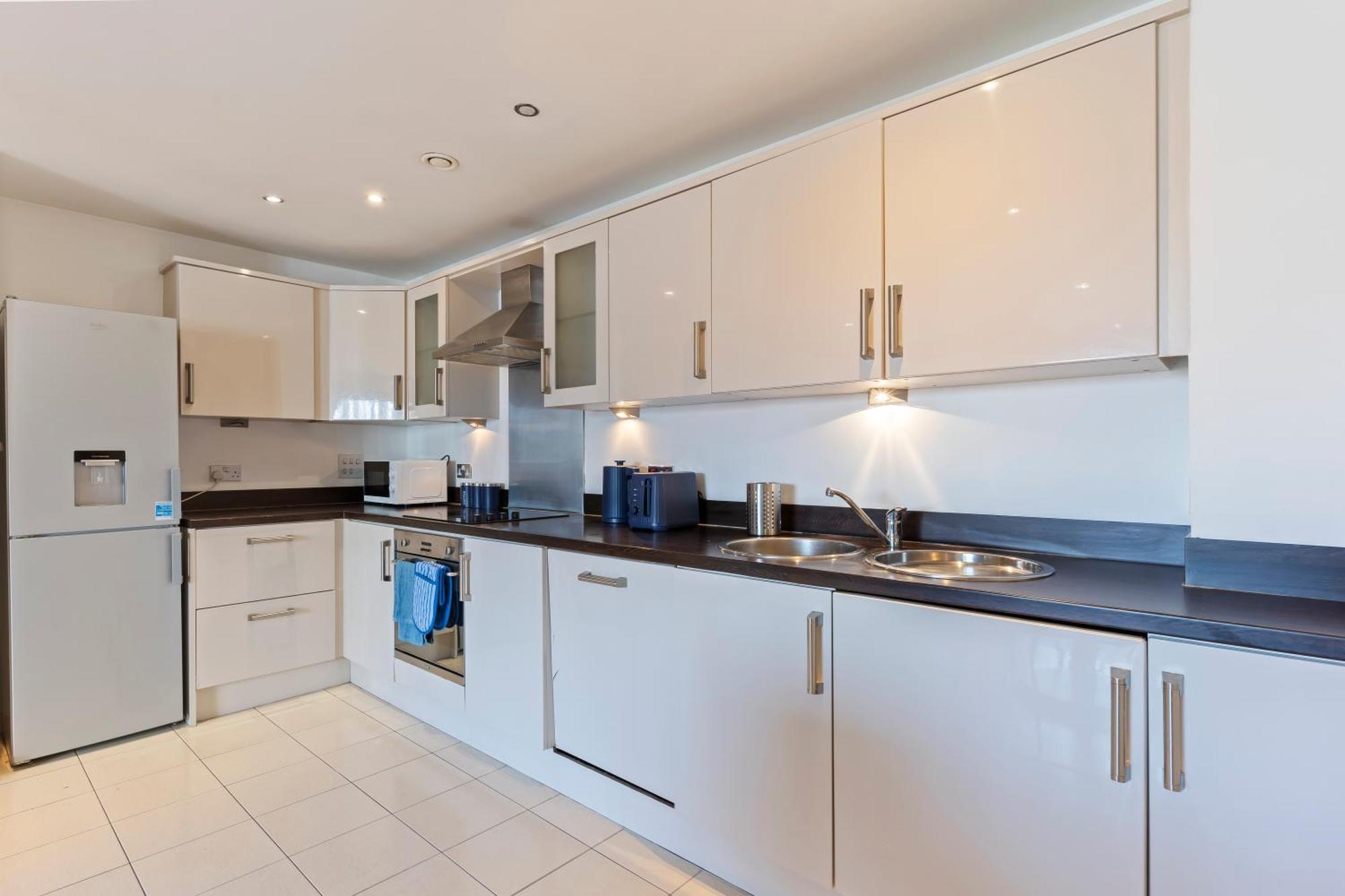 Spacious 2 Bedroom Apartment-city Centre - Free Parking- Sleeps 5 * Birmingham