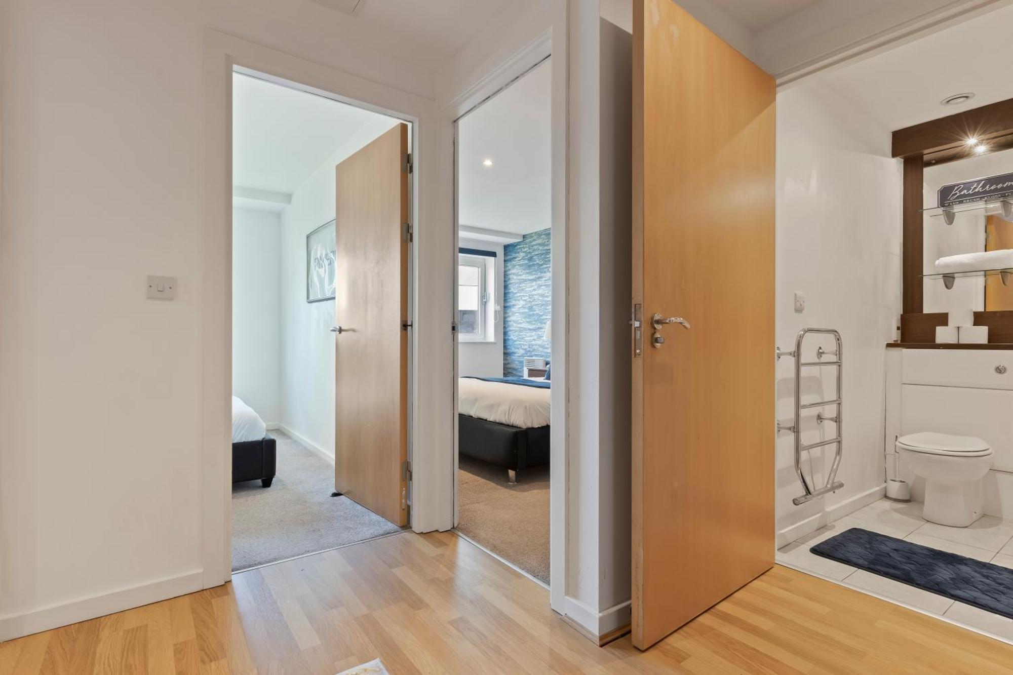 Spacious 2 Bedroom Apartment-city Centre - Free Parking- Sleeps 5 Apartment *