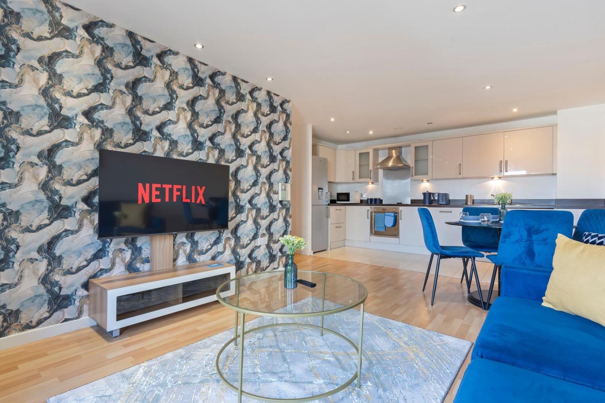 Spacious 2 Bedroom Apartment-city Centre - Free Parking- Sleeps 5 Apartment